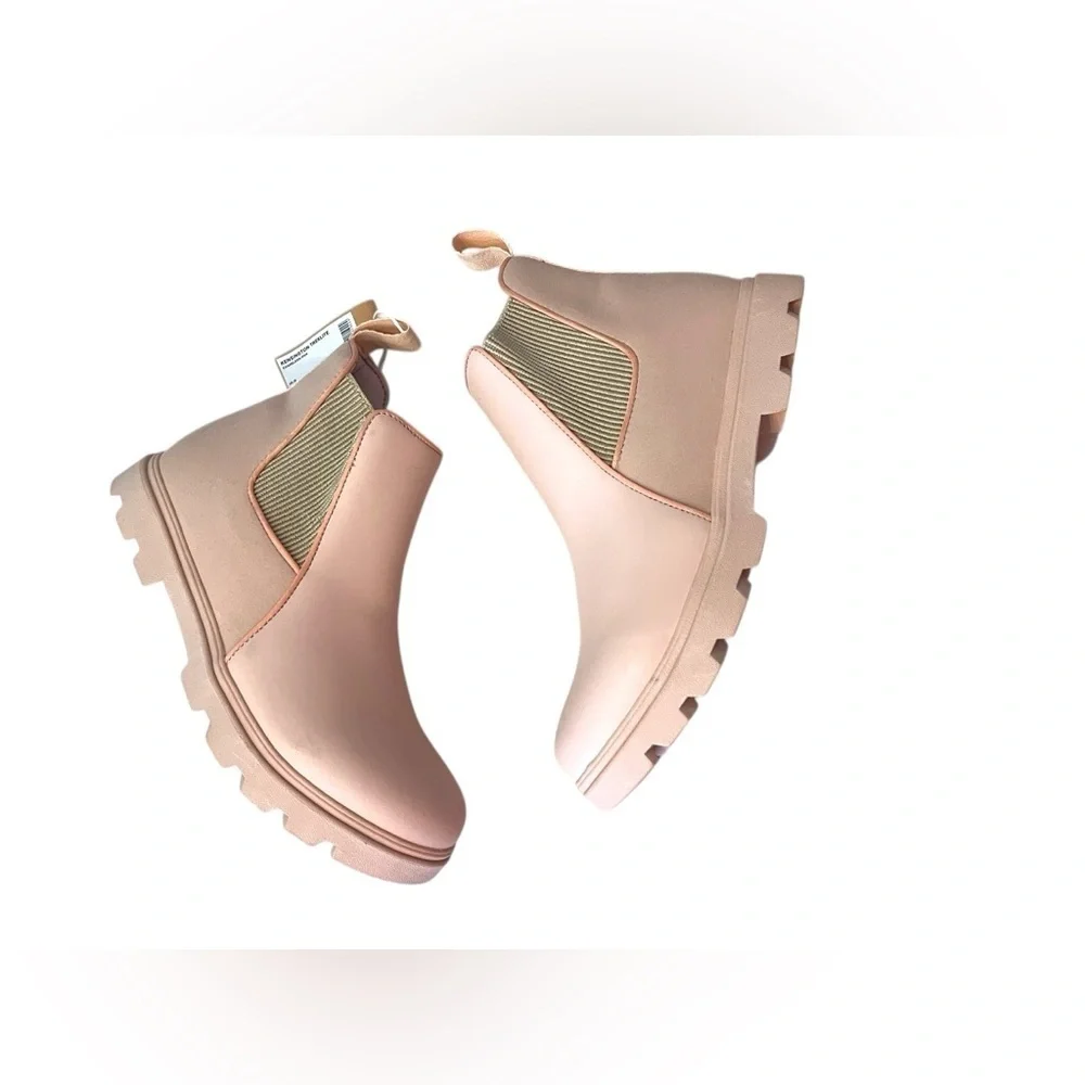 NWT Native Kensington Treklite Chelsea Light Pink Ankle Boots